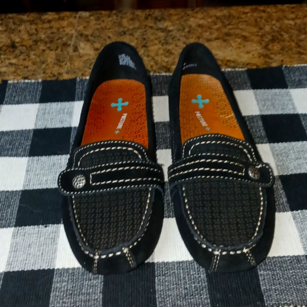 Baretraps Women's Oakes Loafer Style Slip Ons Size 6.5 M